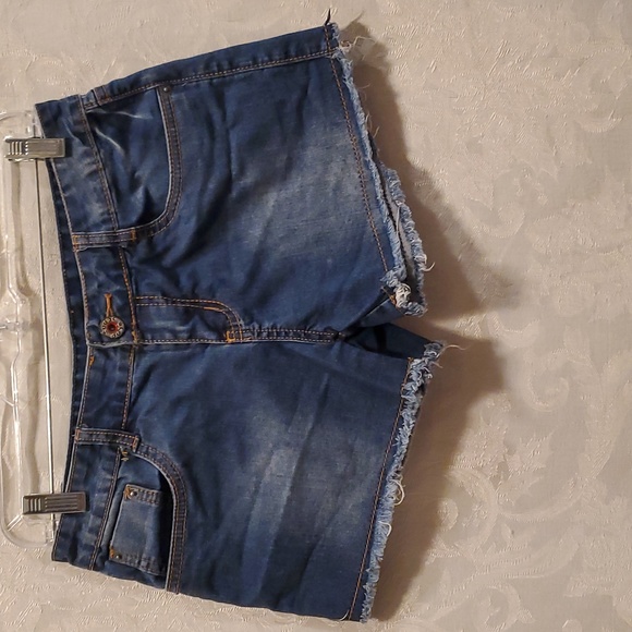 SZ. Large 30" W. Boutique Shorts by: Wear Jeans - Picture 1 of 3